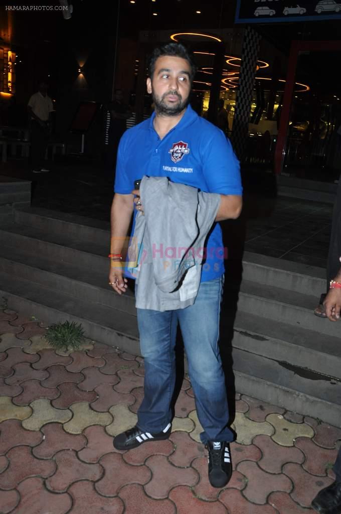 Raj Kundra snapped in Khar, Mumbai on 21st Aug 2013