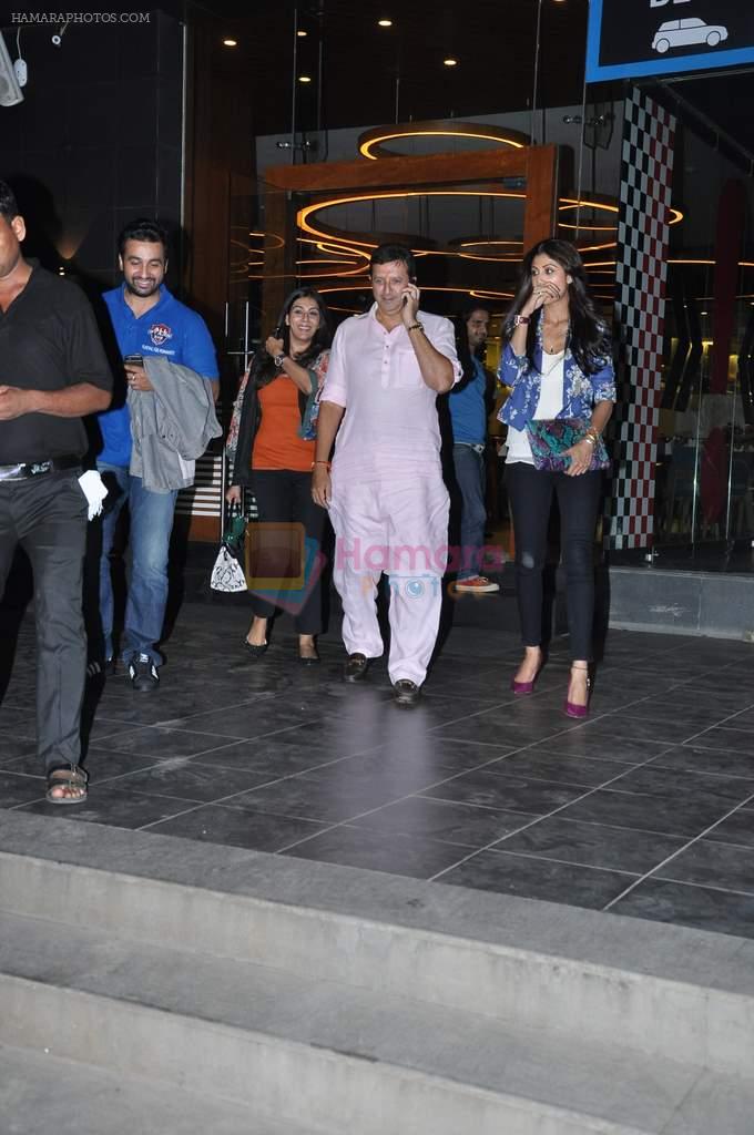 Shilpa Shetty, Raj Kundra snapped in Khar, Mumbai on 21st Aug 2013