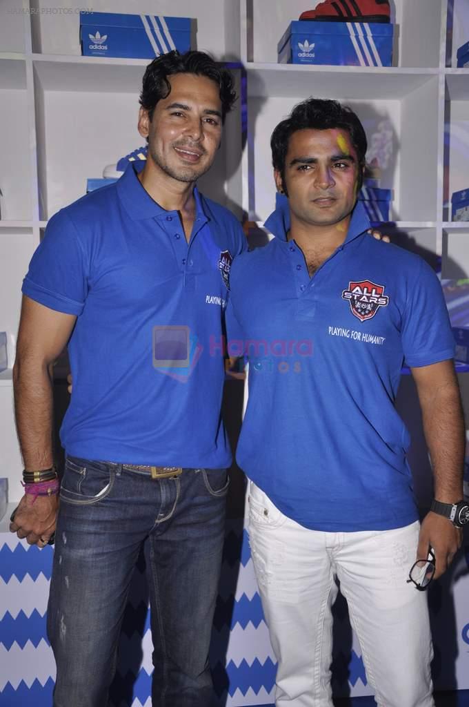 Dino Morea, Sachiin Joshi at Adidas bash in Blue Frog, Mumbai on 21st Aug 2013