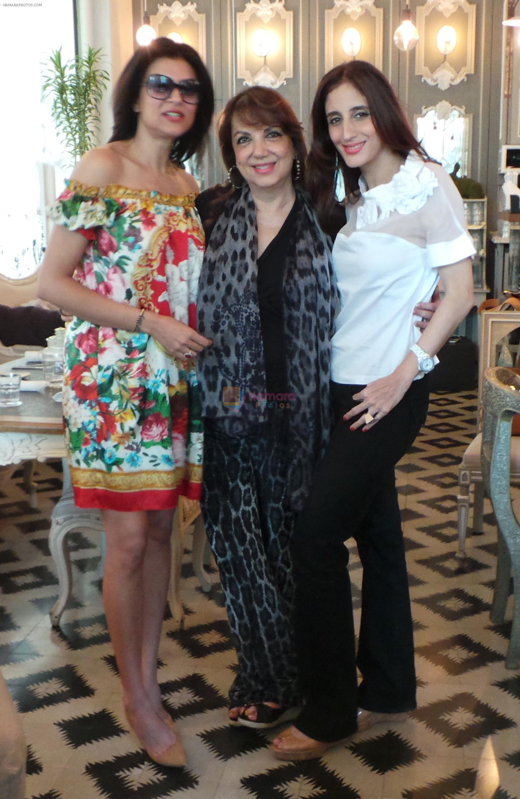 Sushmita Seb, Zarine Khan and Farah Khan at NIDO in Mumbai on 22nd Aug 2013