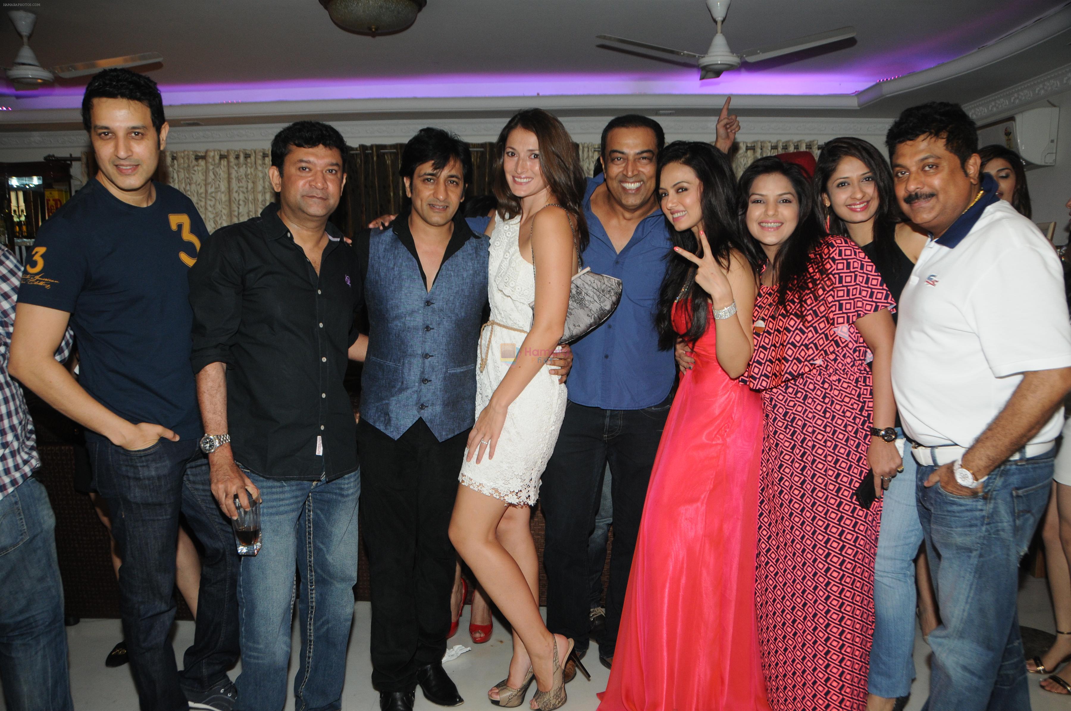 Ken Ghosh, Rajiv Paul, Vindoo Dara Singh with Wife, Mansi Pritam, and Kapil Mehra Sana Khan's birthday bash in Mumbai on 22nd Aug 2013