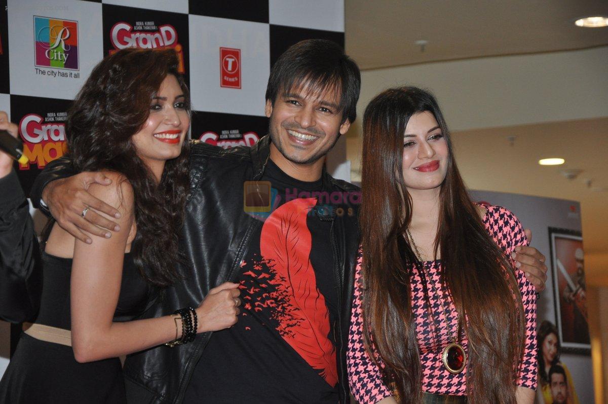 Vivek Oberoi, Karishma Tanna, Kainaat Arora at the Music launch of Grand Masti at R-City Mall in Mumbai on 23rd Aug 2013