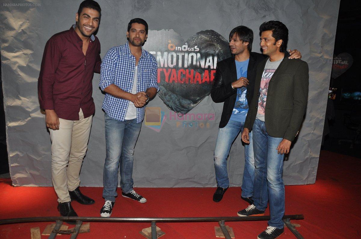 Aftab Shivdasani, Vivek Oberoi, Ritesh Deshmukh, Ashutosh Kaushik at Grand Masti on the sets of Emotional Athyachar in Mumbai on 25th Aug 2013