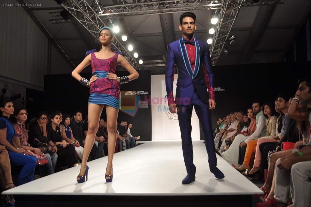 Model walk the ramp for Talent Box Riddhi Siddhi show at LFW 2013 Day 3 in Grand Haytt, Mumbai on 25th Aug 2013