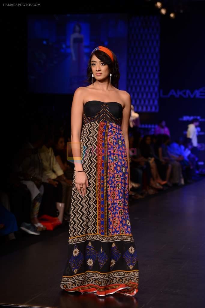 Model walk the ramp for Global Desi show at LFW 2013 Day 3 in Grand Haytt, Mumbai on 25th Aug 2013