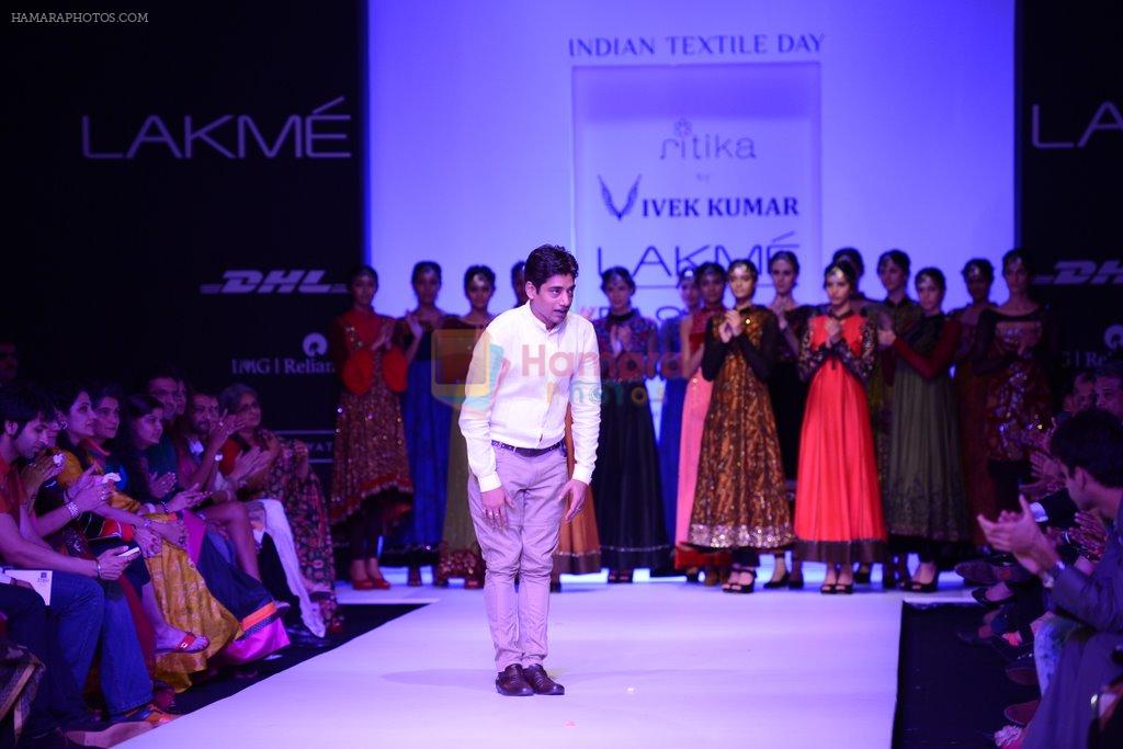 Model walk the ramp for Vivek Kumar show at LFW 2013 Day 4 in Grand Haytt, Mumbai on 26th Aug 2013