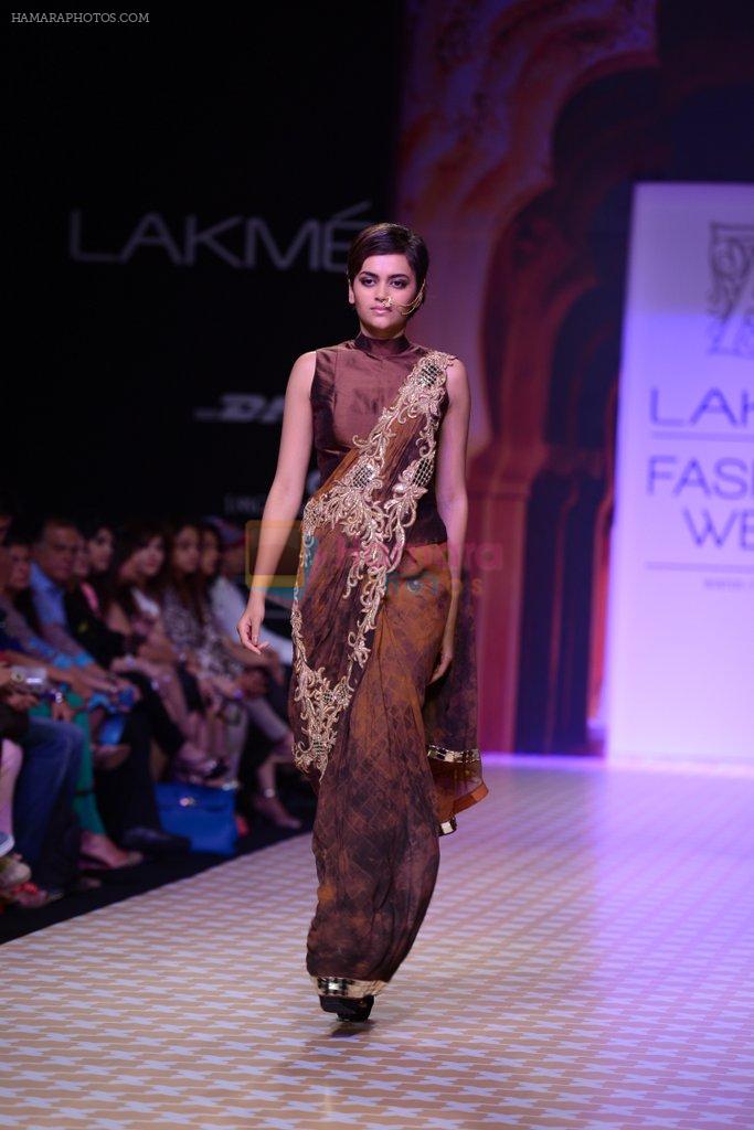 Model walk the ramp for Archana Kocchar show at LFW 2013 Day 5 in Grand Haytt, Mumbai on 27th Aug 2013