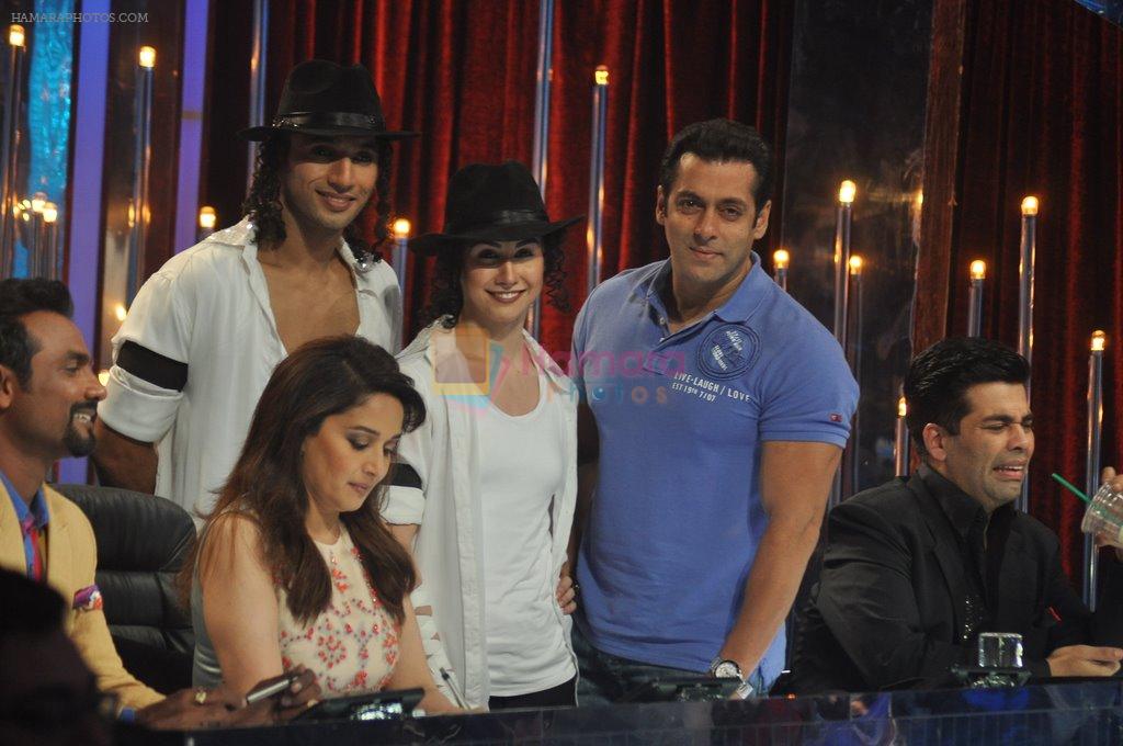 Salman Khan on the sets of Jhalak 6 in Mumbai on 27th Aug 2013