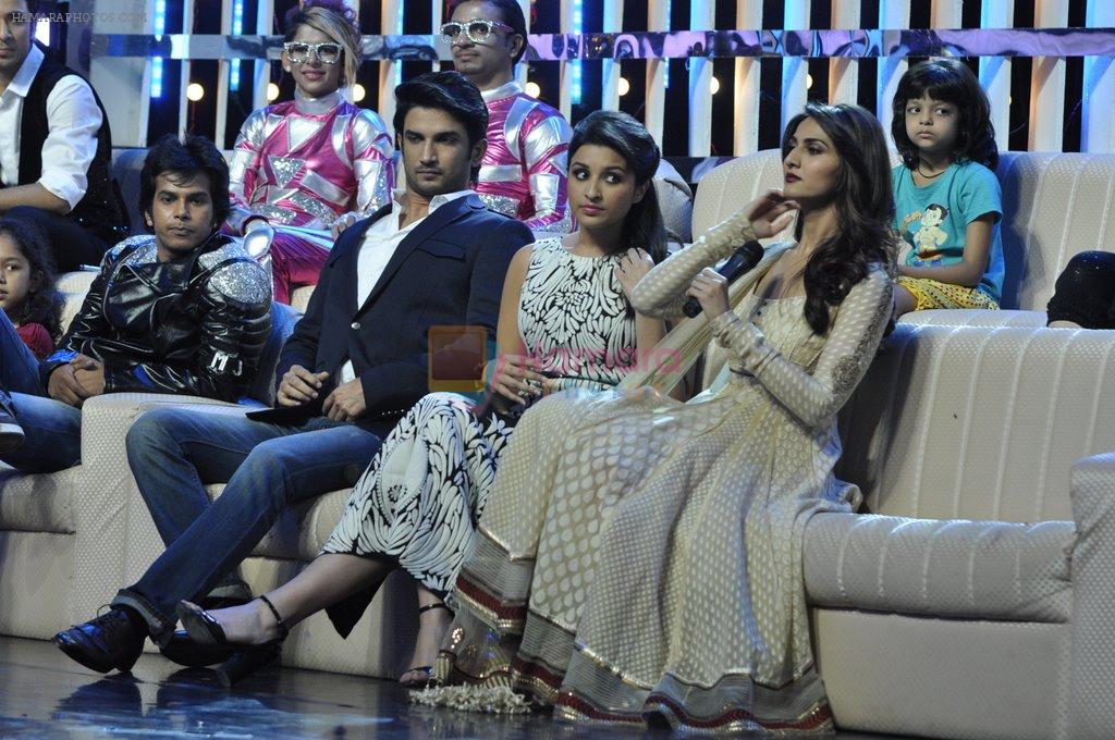 Parineeti Chopra, Sushant Singh Rajput, Vaani Kapoor on the sets of DID in Mumbai on 27th Aug 2013