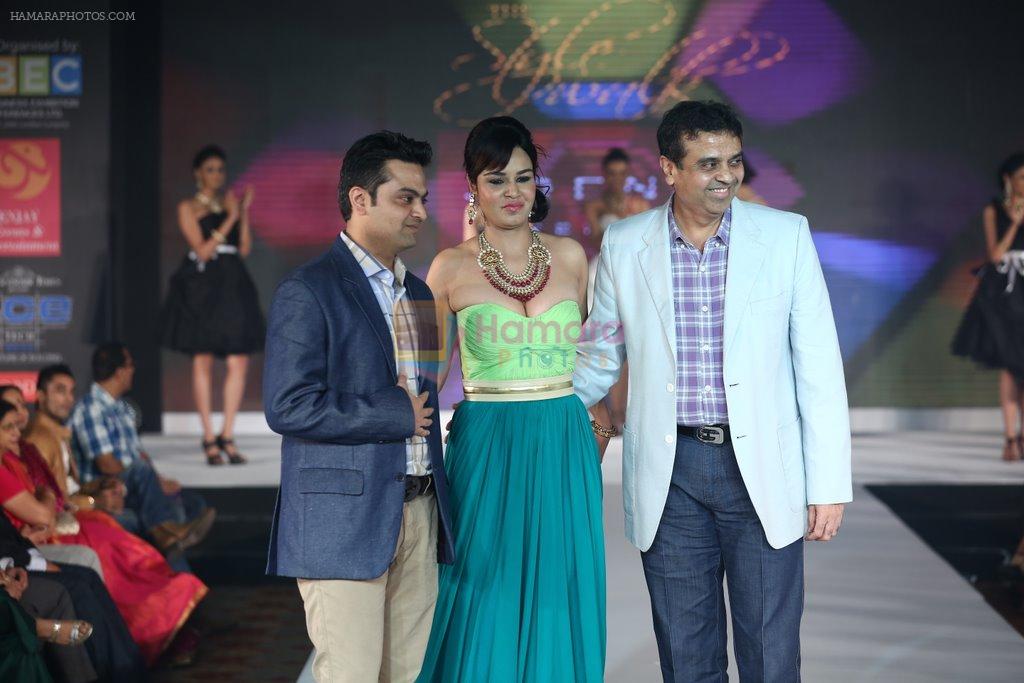 Model walks for Riddhi-Siddhi at The Style Walk at LFW 2013 Day 6 in Grand Haytt, Mumbai on 28th Aug 2013