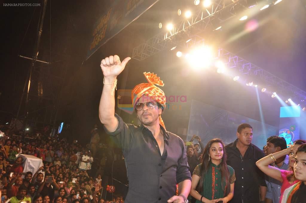 Shahrukh Khan at Sachin Ahir's dahi handi in worli, Mumbai on 29th Aug 2013