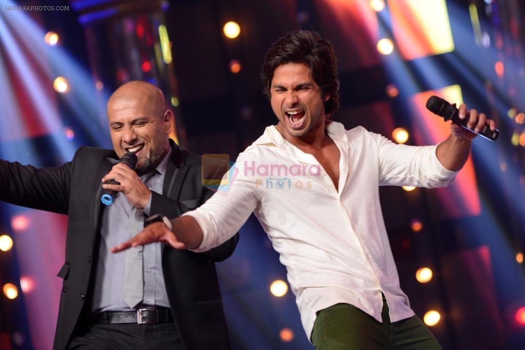 Vishal and Shahid perform on the Grand finale of Indian Idol Junior