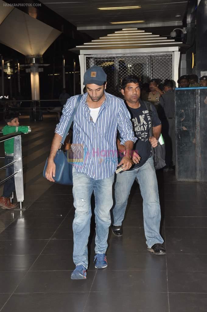 Ranbir Kapoor snapped at Mumbai Airport on 1st Sept 2013
