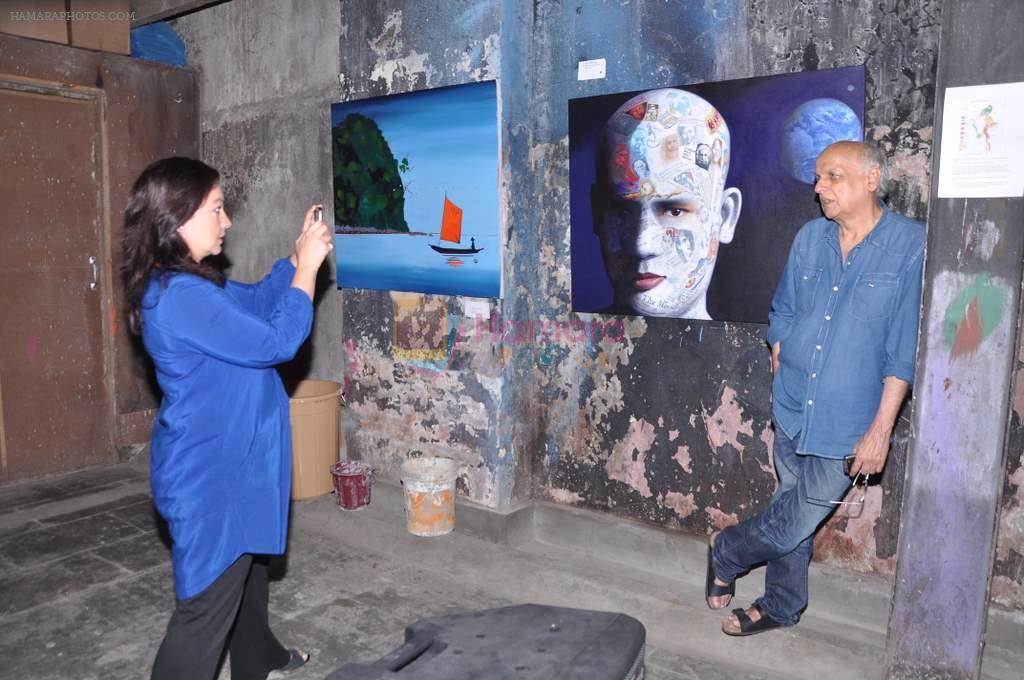 Pooja Bhatt, Mahesh Bhatt at Burmese exhibition for friend Gaurav Yadav in Elphinstone, Mumbai on 1st Sept 2013