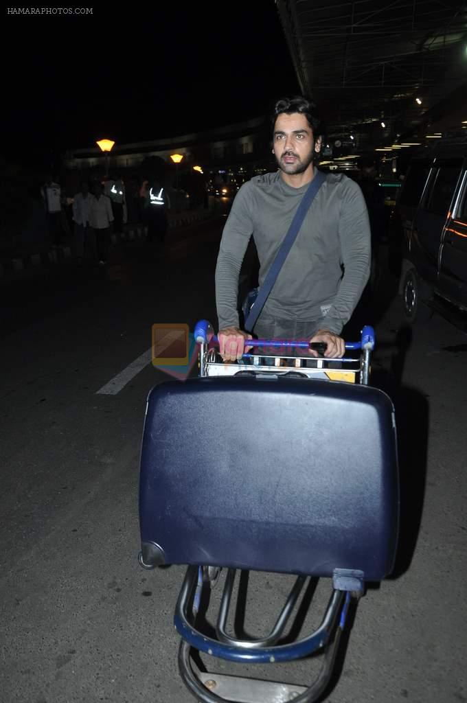Arjan Bajwa at Mumbai International Airport for SAIFTA on 3rd Sept 2013
