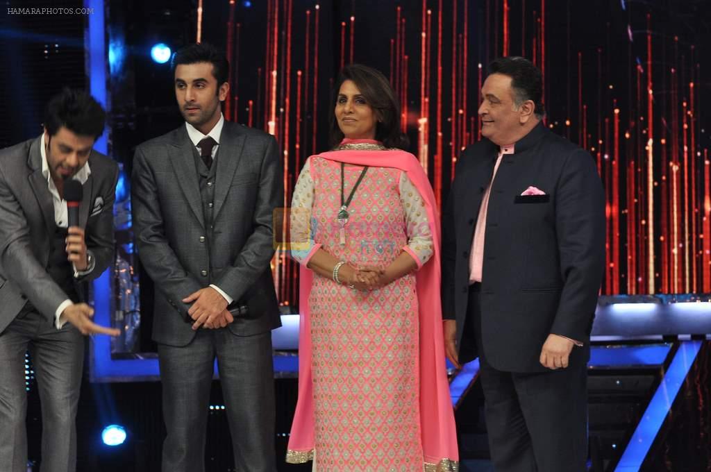 Rishi Kapoor, Neetu Singh, Ranbir Kapoor on the sets of Jhalak Dikhlaa Jaa Season 6 Semi Final on 3rd Sept 2013