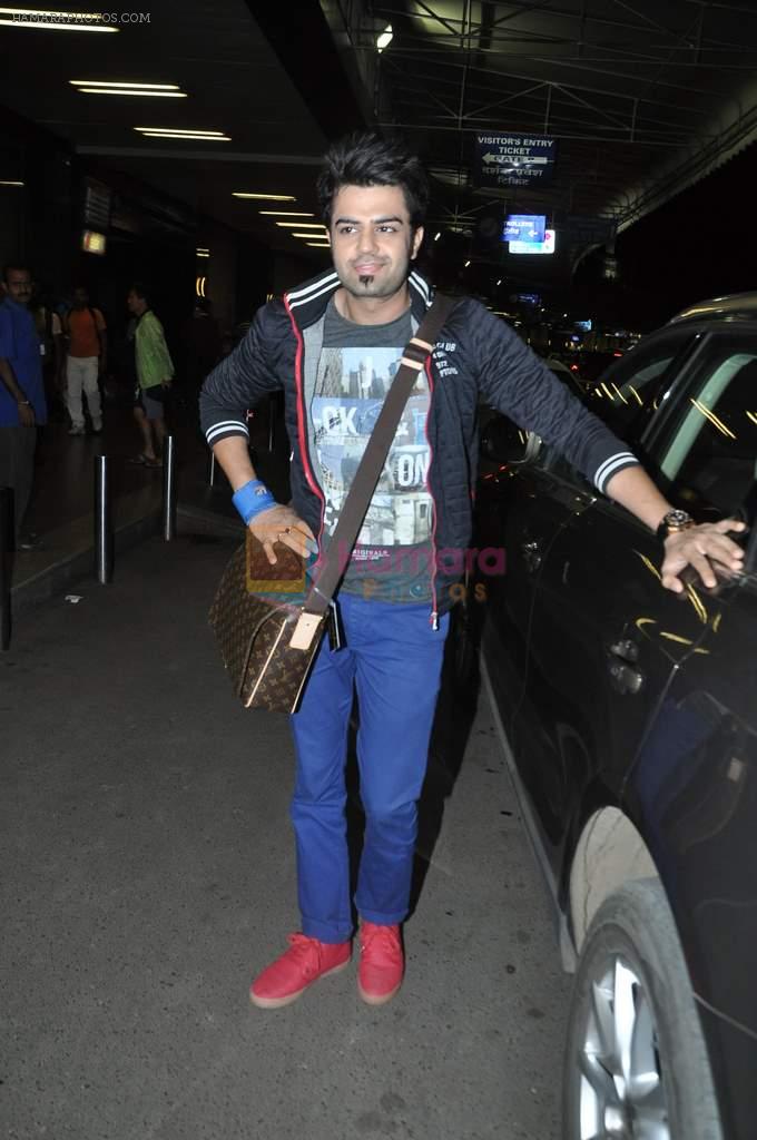 Manish Paul leave for SAIFTA Awards in Mumbai Airport on 4th Sept 2013