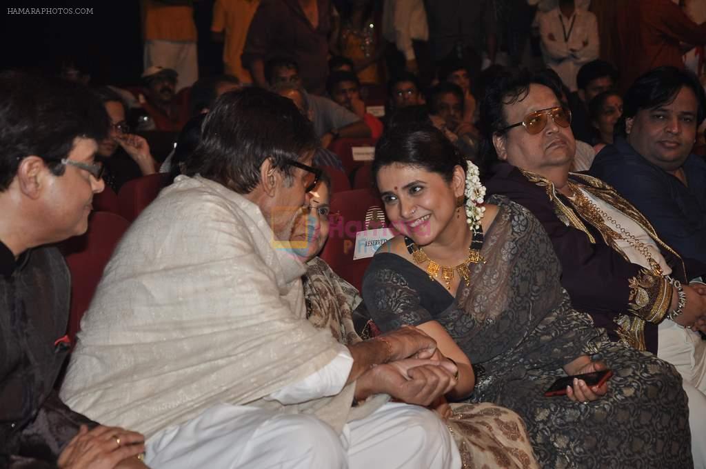 Amitabh Bachchan, Supriya Pilgaonkar at Sachin Pilgaonkar's 50 years in cinema celebrations in Bhaidas Hall, Mumbai on 5th Sept 2013