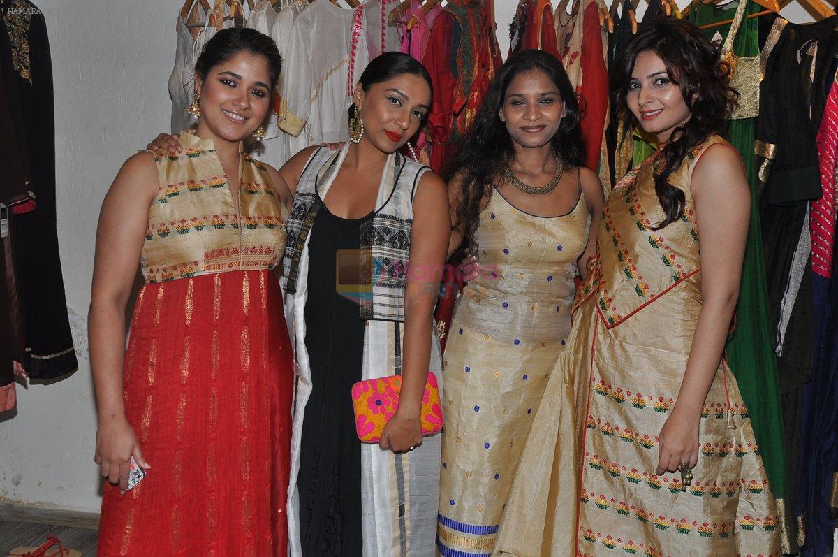 Narayani Shastri, Shweta Salve, Shonali Nagrani at Atosa-Nikhil Thampi-Virtuous fashion preview in Mumbai on 6th Sept 2013