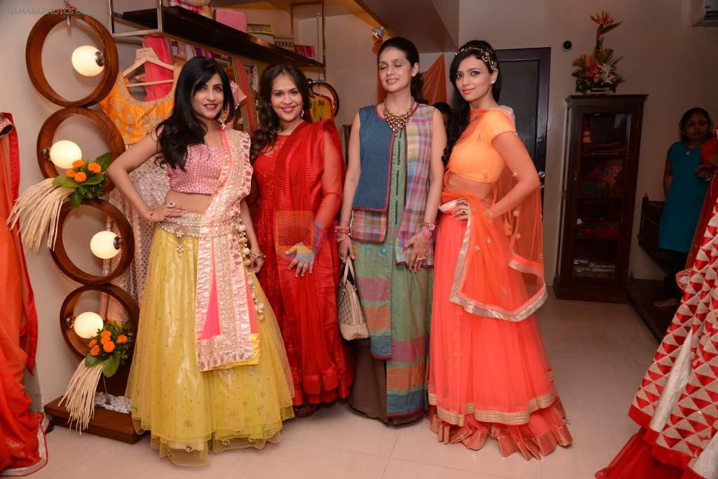 Roshni Chopra, Shibani Kashyap at Ritu Sakseria and Shruti Sancheti festive collection launch in Vyoum, Mumbai on 6th Sept 2013