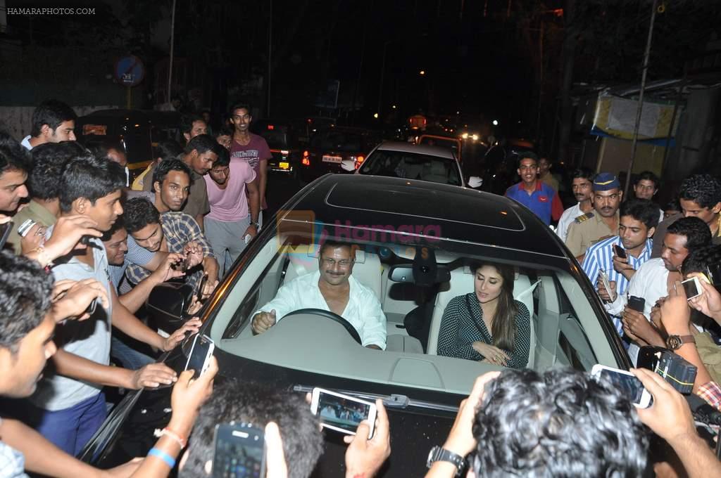 Kareena Kapoor snapped outside Nido in Mumbai on 7th Sept 2013