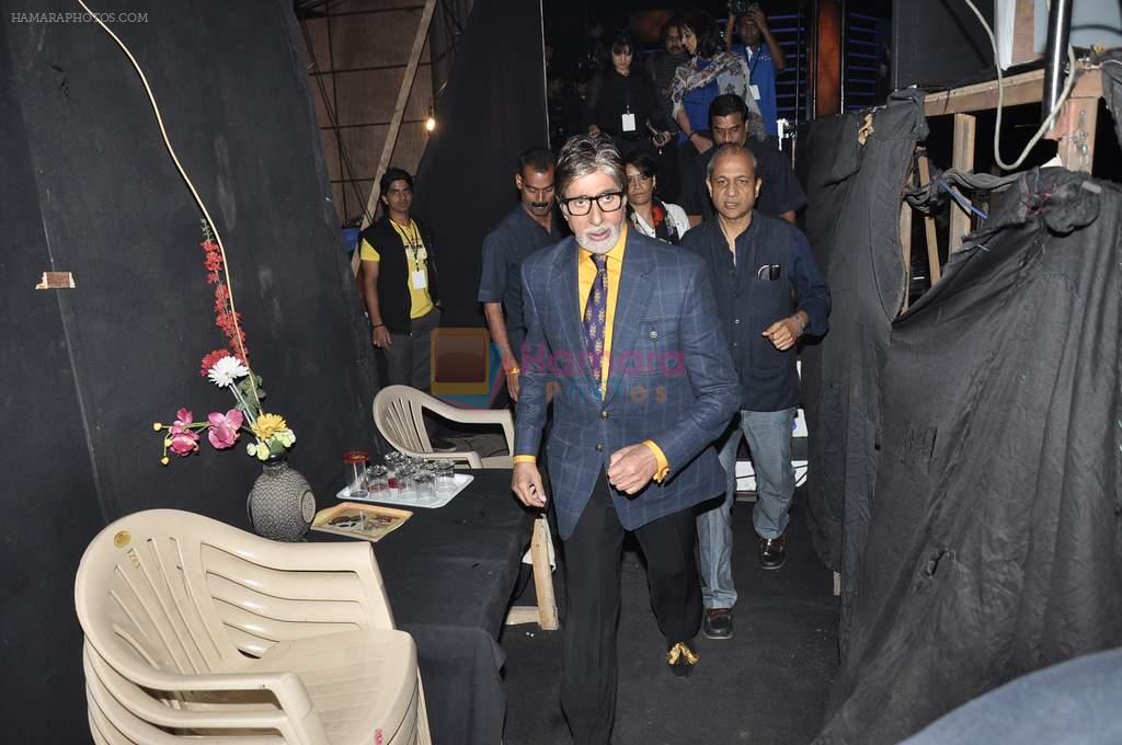 Amitabh Bachchan on the sets of KBC in Mumbai on 7th Sept 2013