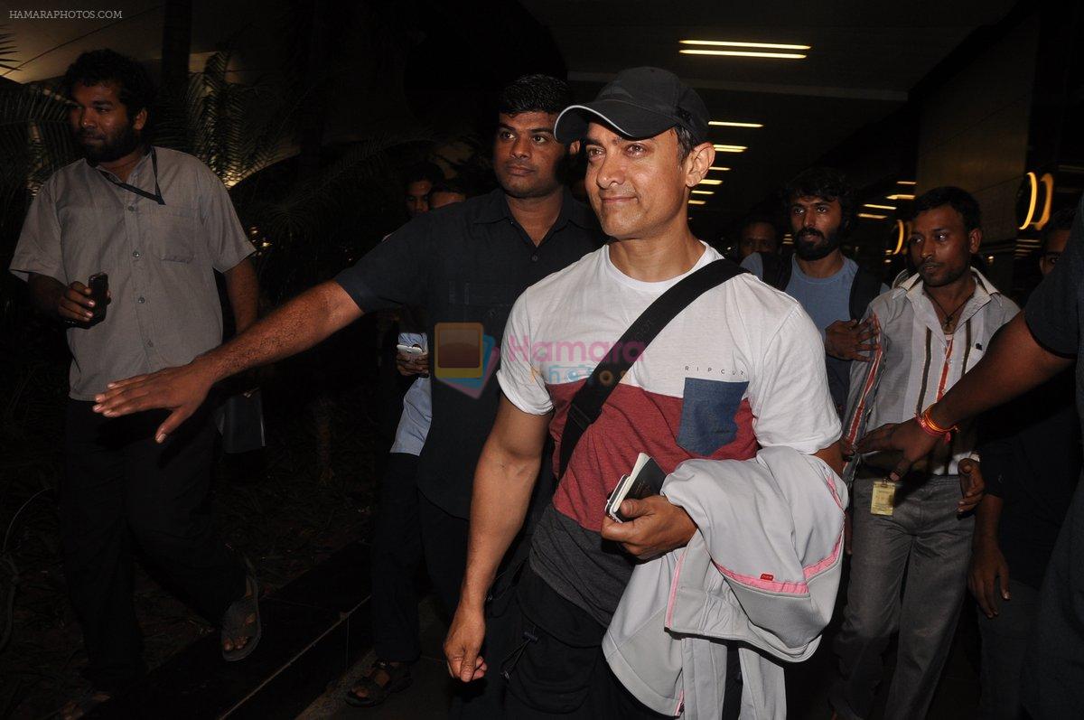 Aamir Khan returns from Sydney in Mumbai Airport on 7th Sept 2013