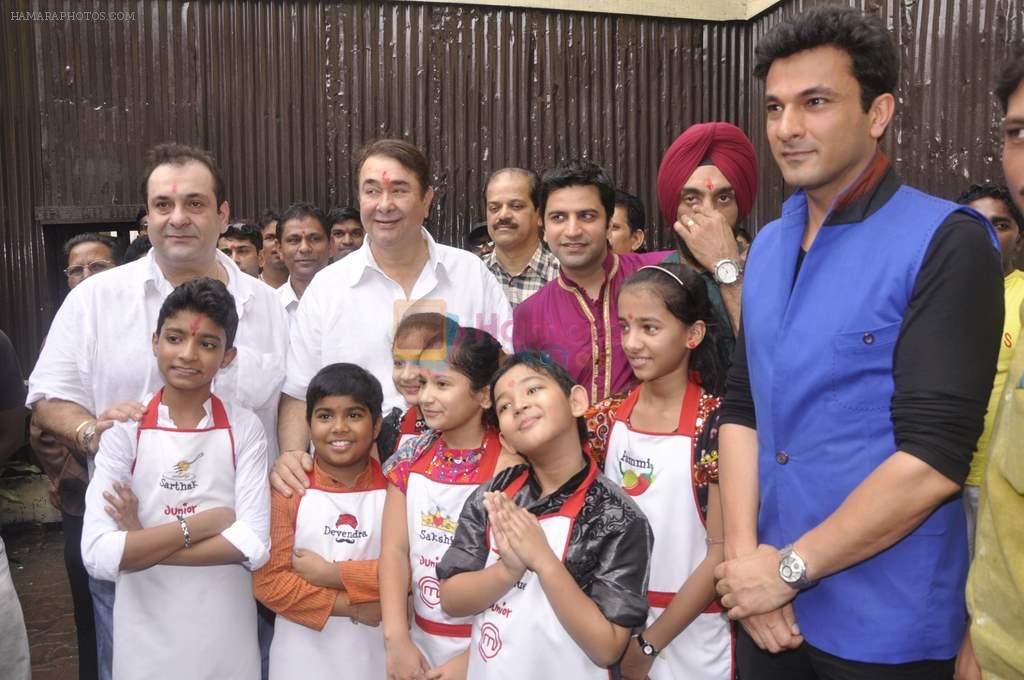 Randhir Kapoor, Rajiv Kapoor at Star Plus Junior Chef integration with RK Ganpati in Mumbai on 9th Sept 2013