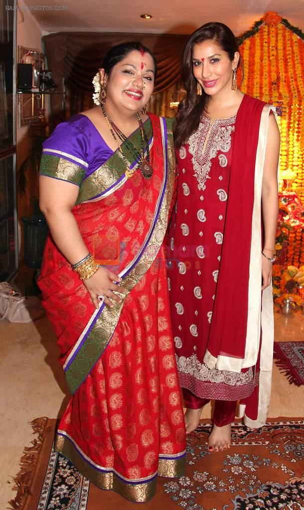 Rema Bansal and Sophie Chaudhary at Bappi Lahiri's Ganpati celebrations in Mumbai on 9th Sept 2013