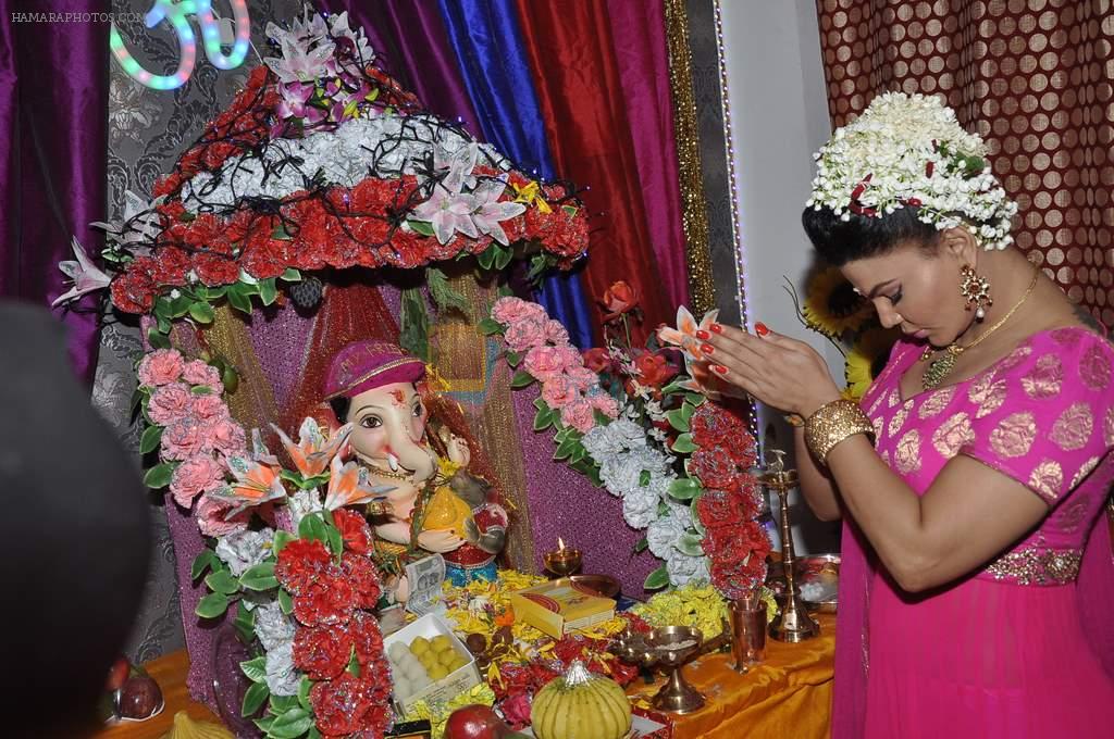 Rakhi Sawant celebrate Ganesh Chaturthi in Mumbai on 9th Sept 2013