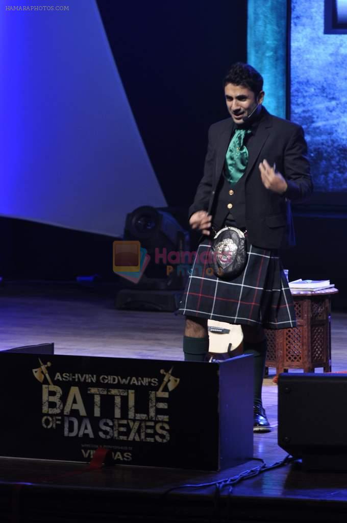Vir Das at Ashvin Gidwani's Theatrical comedy Battle of Da Sexes with Indian comedian Vir Das in Mumbai on 13th Sept 2013