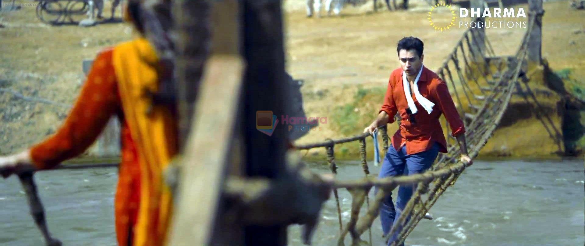 Imran Khan, Kareena Kapoor in still from the movie Gori Tere Pyaar Mein