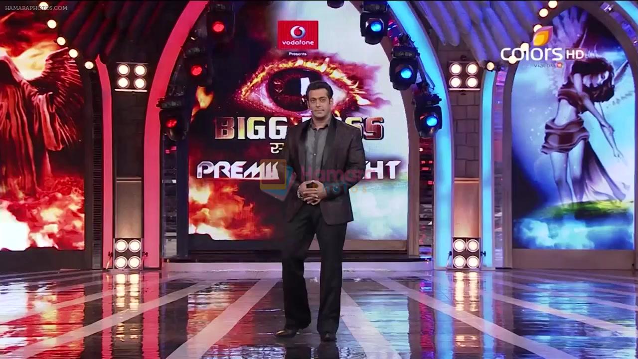 Salman Khan introduces Shilpa and Apporva Agnihotri on Bigg Boss Season 7 - 1st Episode Stills