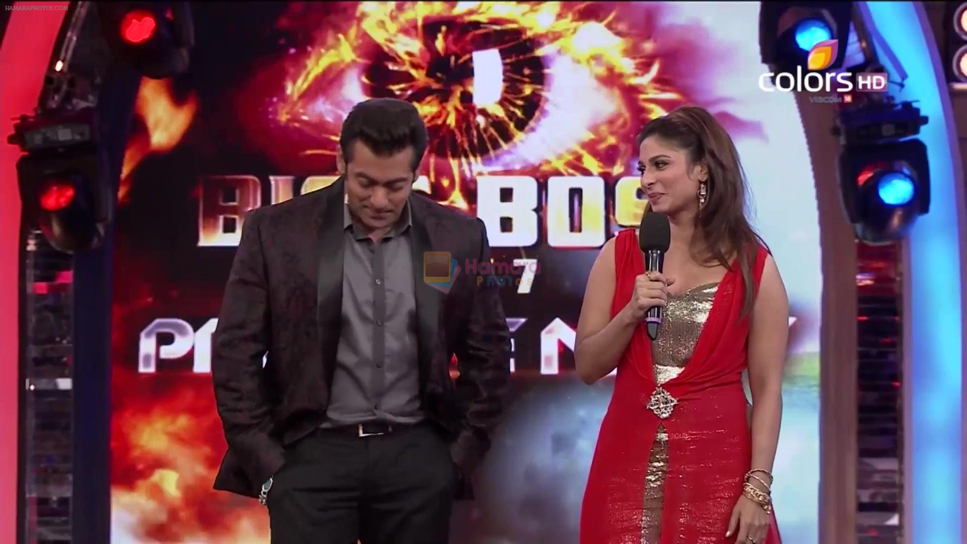 Salman Khan welcomes Tanisha Mukherjee in Bigg Boss Season 7 - 1st Episode Stills