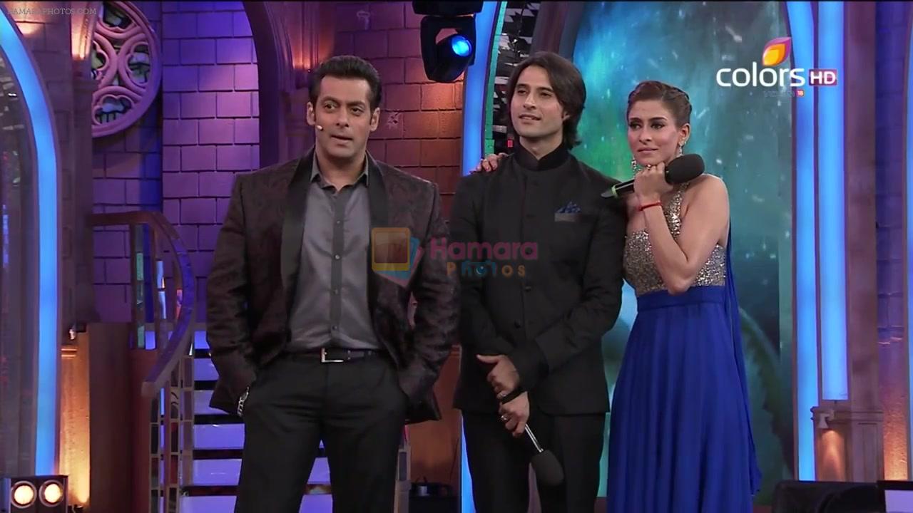 Salman Khan, Shilpa and Apoorva Agnihotri on Bigg Boss Season 7 - 1st Episode Stills