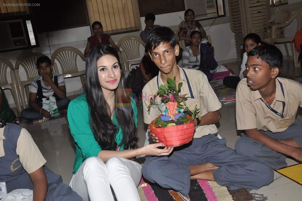 Amyra Dastur at Koshish school for deaf and mute in Malad, Mumbai on 17th Sept 2013