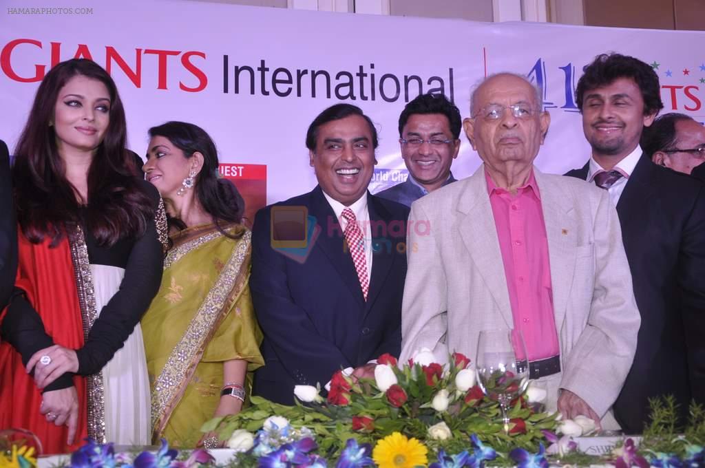 Aishwarya Rai Bachchan, Shaina NC, Mukesh Ambani, Sonu Nigam at Giant Awards in Trident, Mumbai on 17th Sept 2013