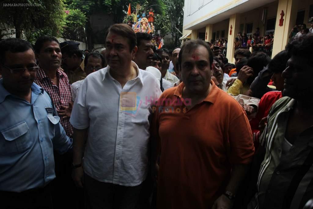 Randhir Kapoor, Rajiv Kapoor at RK Studios Ganpati Visarjan in Mumbai on 18th Sept 2013