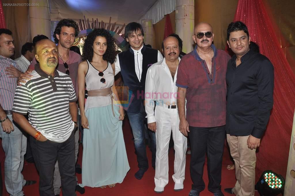 Hrithik Roshan, Kangana Ranaut, Vivek Oberoi, Rakesh Roshan, Bhushan Kumar, Sameer at T-Series pooja in Mumbai on 19th Sept 2013