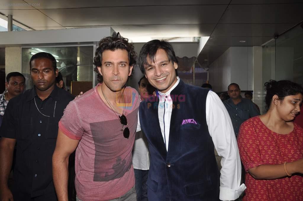 Hrithik Roshan and Vivek Oberoi at T-Series pooja in Mumbai on 19th Sept 2013