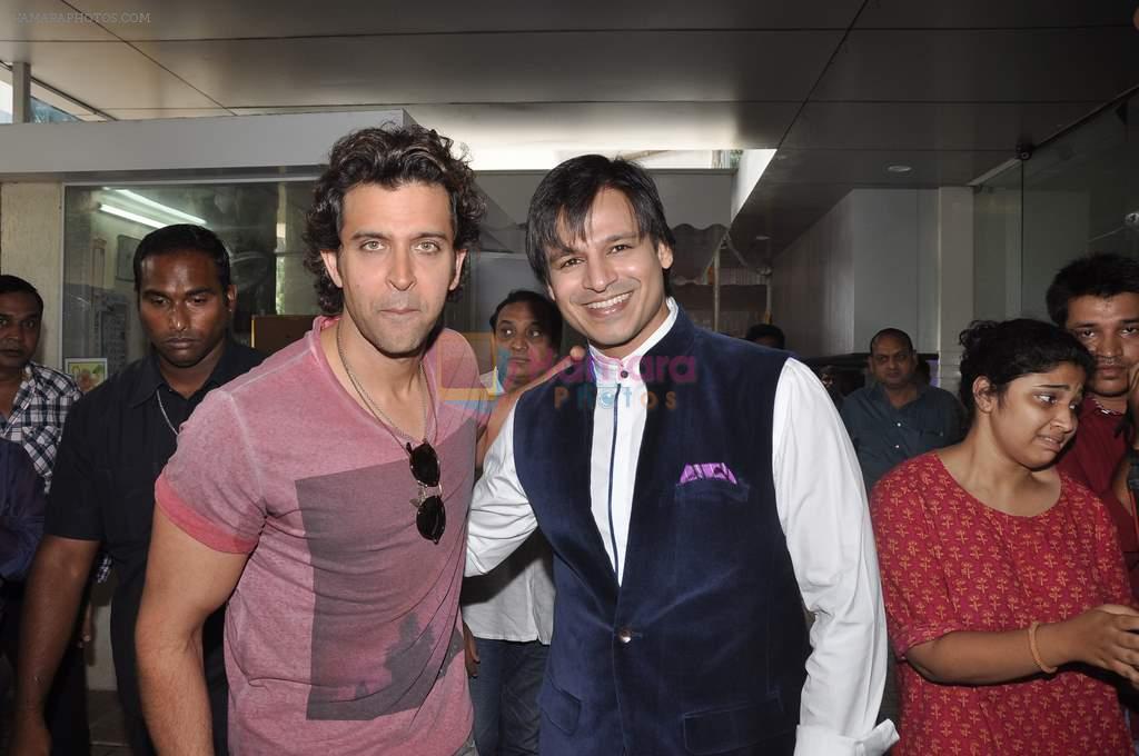 Hrithik Roshan and Vivek Oberoi at T-Series pooja in Mumbai on 19th Sept 2013
