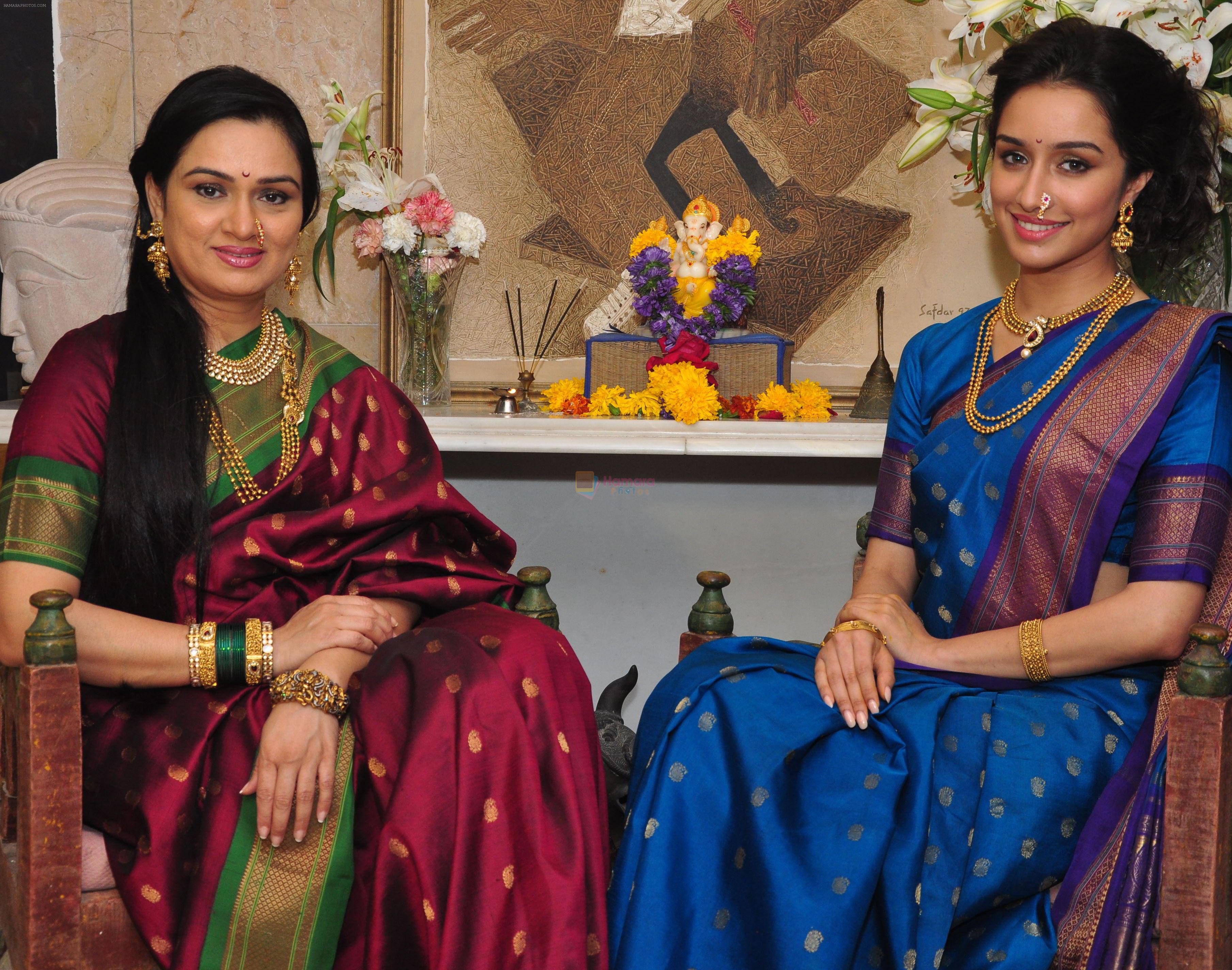 Shraddha Kapoor and Padmini Kolhapure dressed as Marathi Mulgi