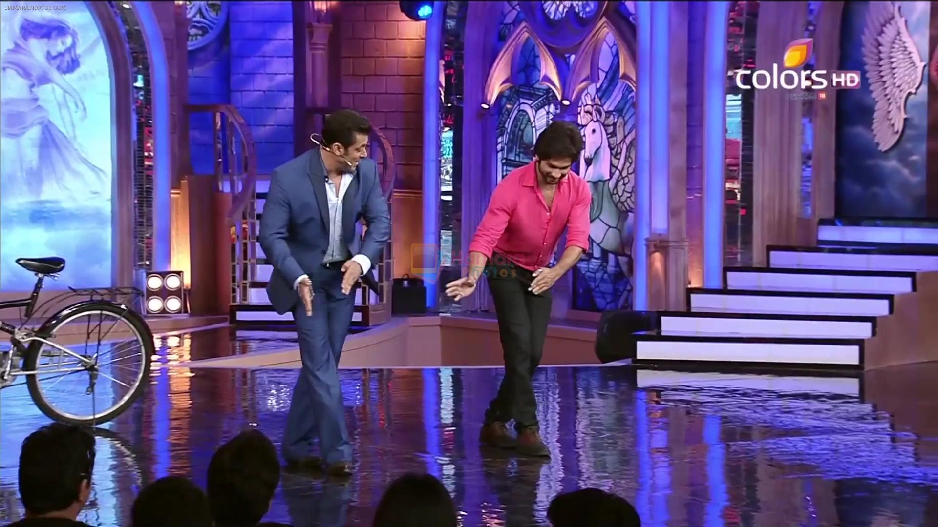 Shahid Kapoor and Salman Khan Dancing on Bigg Boss Season 7 - Day 6