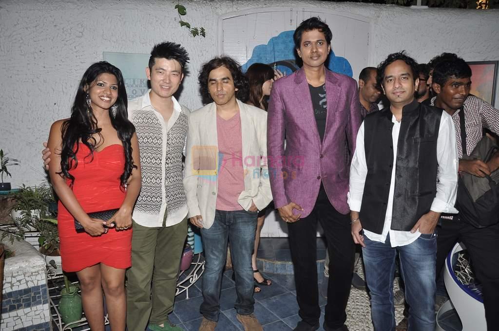 Trisca Fernandes, Meiyang Chang, Ajay Singha, Kailash Kher, Shriram Iyer, Raman Mahadevan at In Rahon mein album launch in Andheri, Mumbai on 23rd Sept 2013