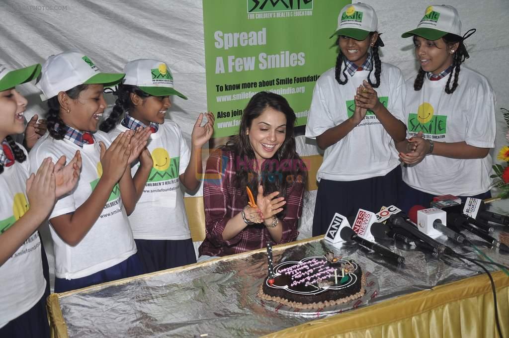 Isha Koppikar bday with Smile foundation kids in Parle, Mumbai on 23rd Sept 2013