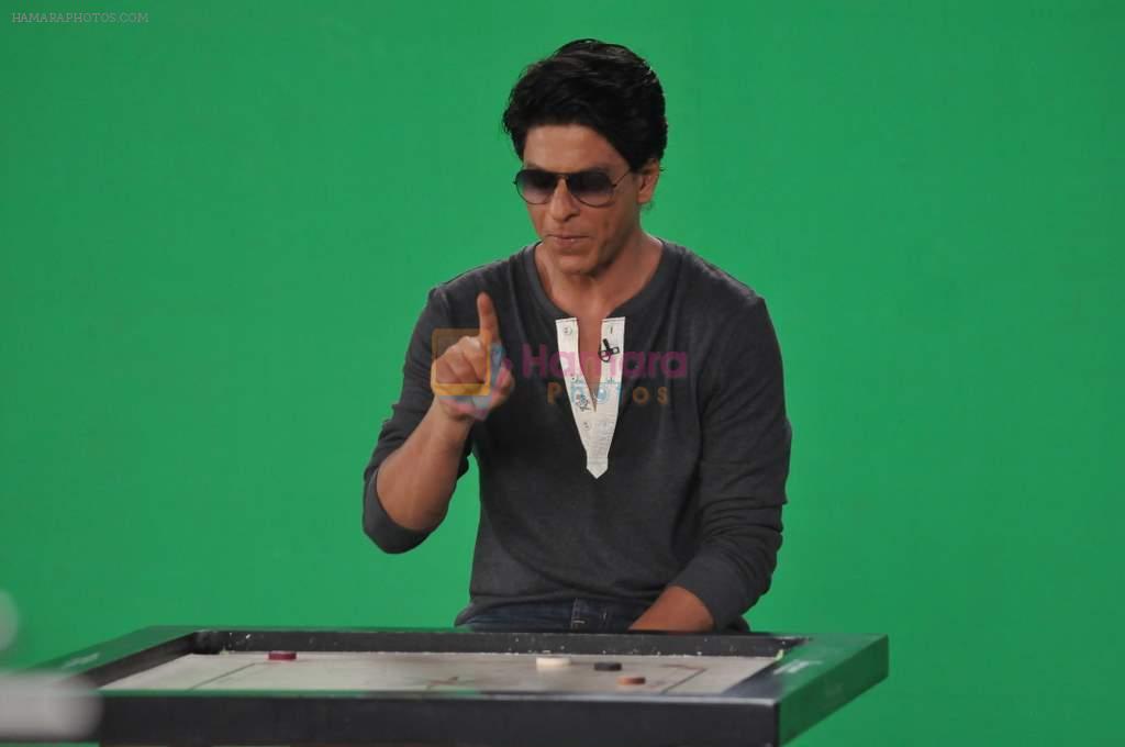Shahrukh Khan snapped playing carrom at a tv shoot in Mumbai on 24th Sept 2013