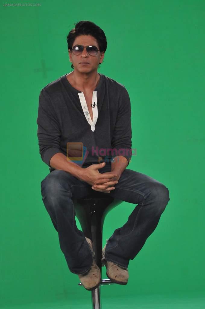 Shahrukh Khan snapped playing carrom at a tv shoot in Mumbai on 24th Sept 2013