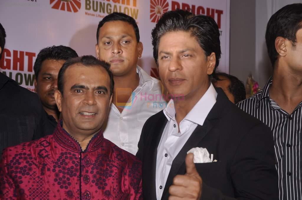 Shahrukh Khan at Yogesh Lakhani's birthday bash in Lalit Hotel, Mumbai on 25th Sept 2013