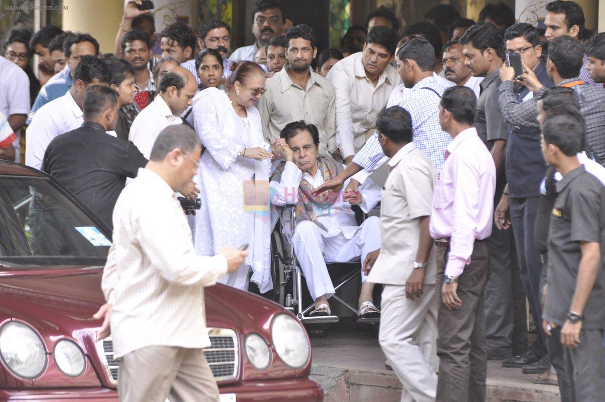 Dilip Kumar discharged from Lilavati Hospital in Mumbai on 25th Sept 2013