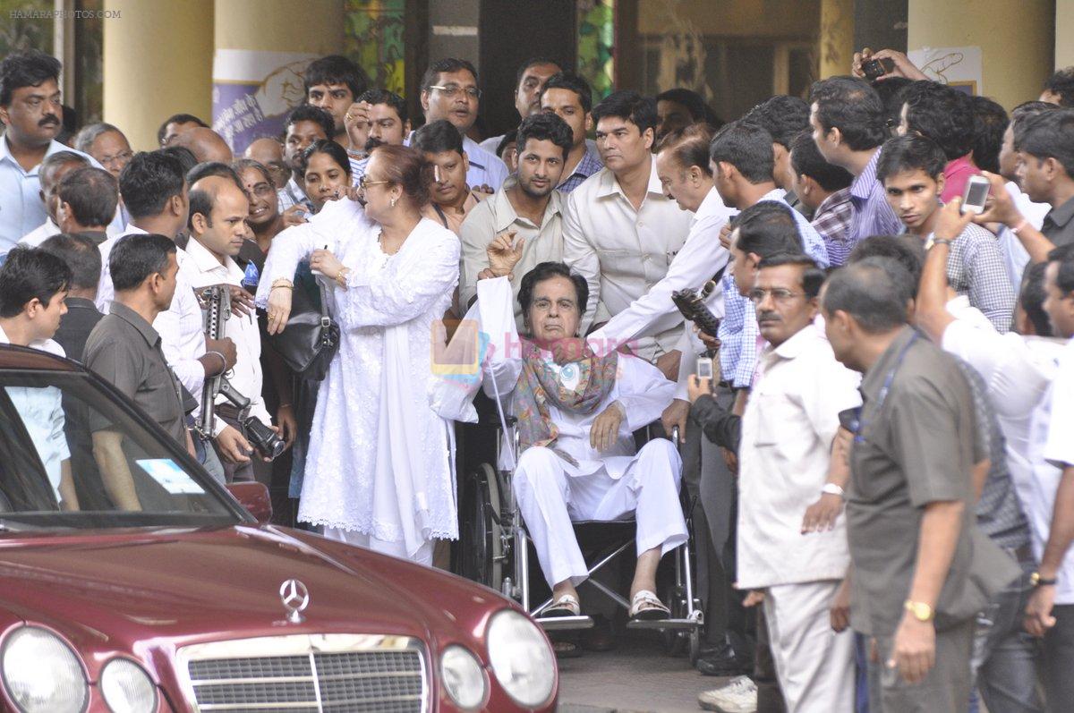 Dilip Kumar discharged from Lilavati Hospital in Mumbai on 25th Sept 2013